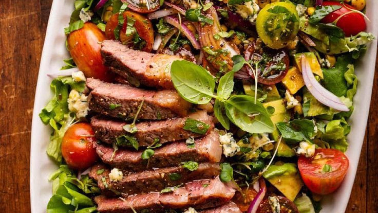 argentinian grilled steeak salad