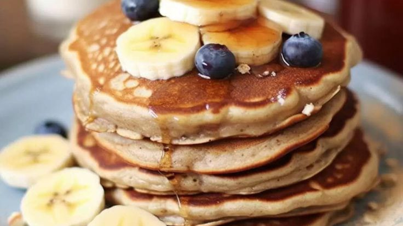 banana oatmeal pncakes