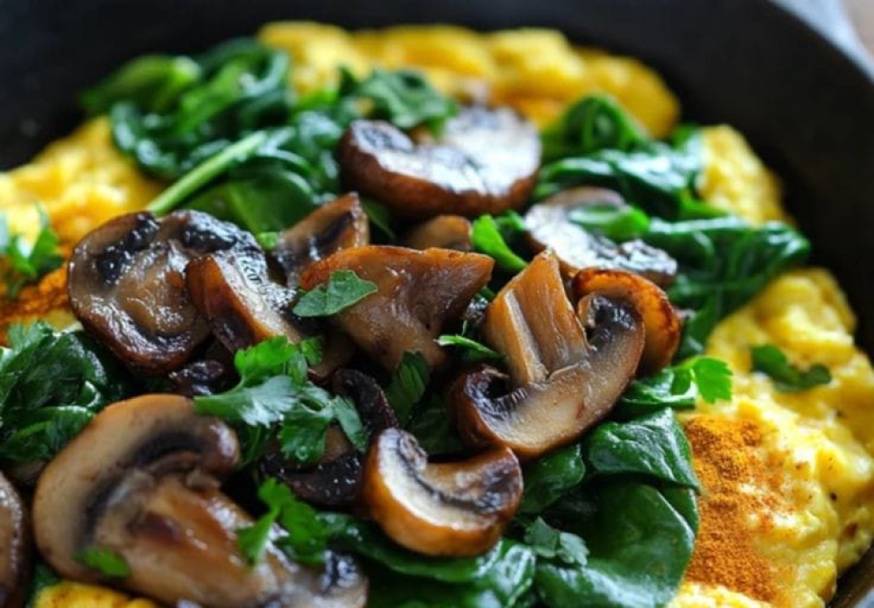 scrambled tofu with spinach snd omelette